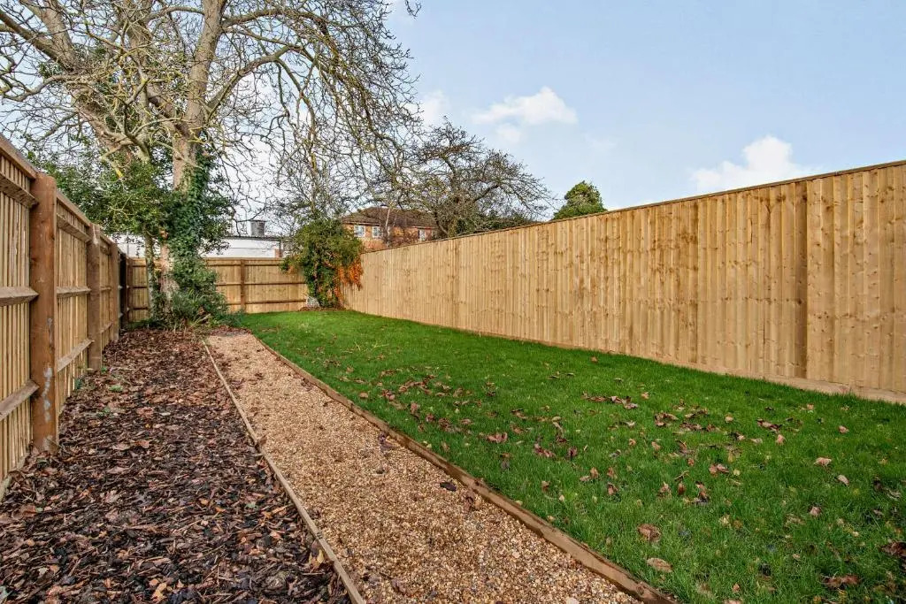 Modern, City living Apartments- Private parking