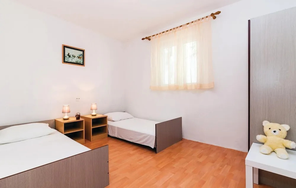 Stunning Apartment in Rovanjska With 3 Bedrooms