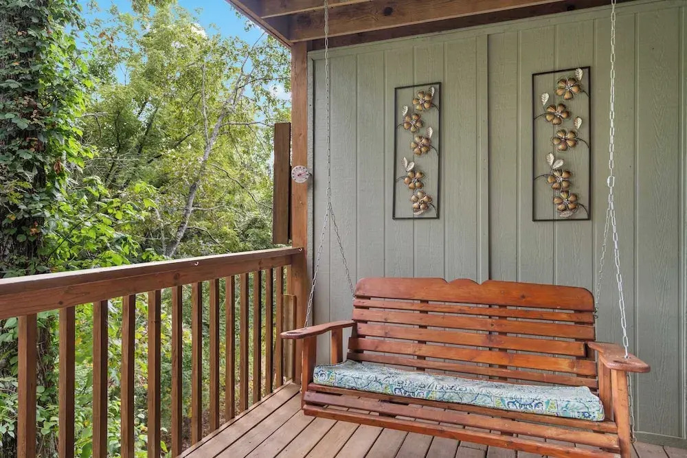 The Greenview Haven: Cozy For 6!
