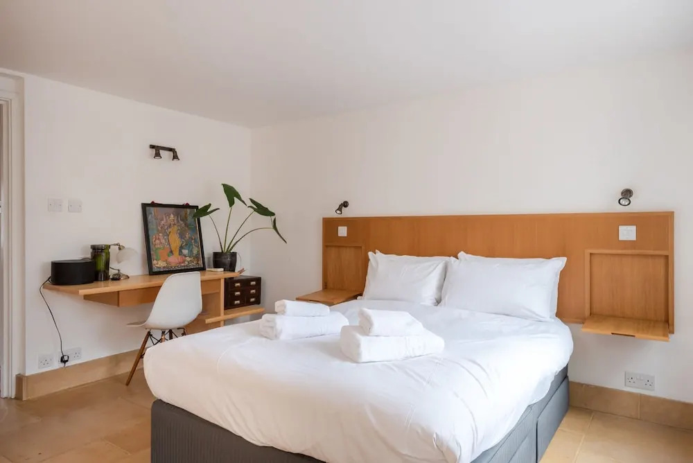 Perfectly Placed Central London Flat for 2