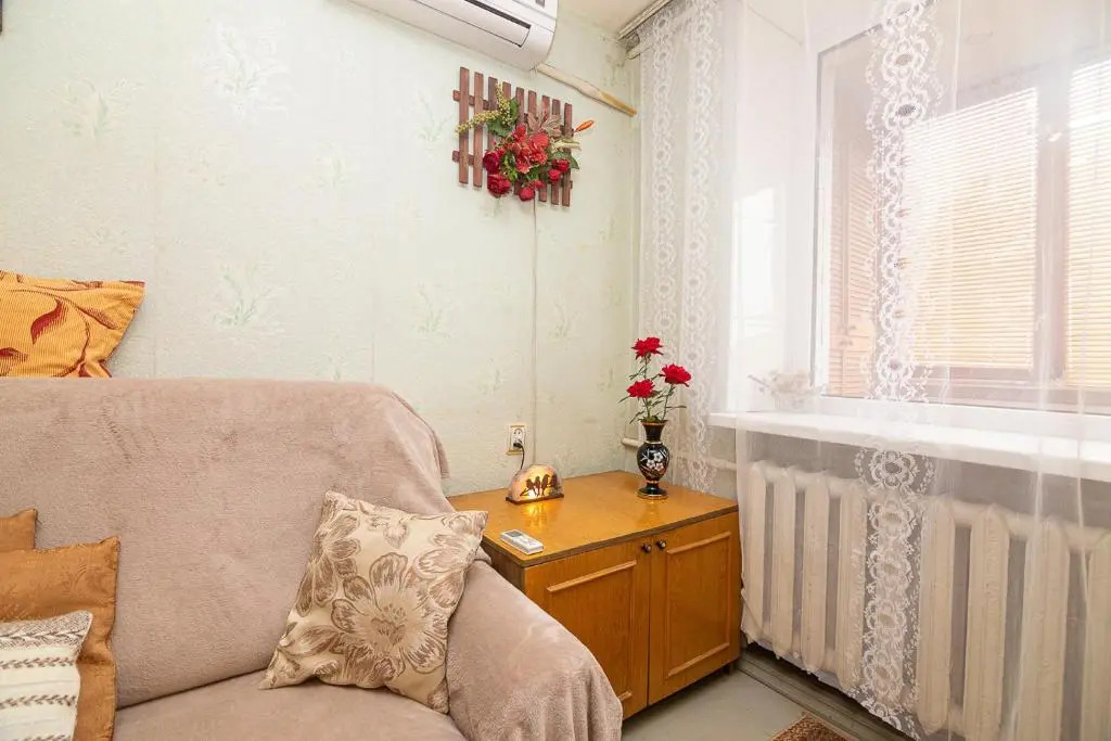 Comfortable apartments on Hrushevskogo street near 16 city hospital