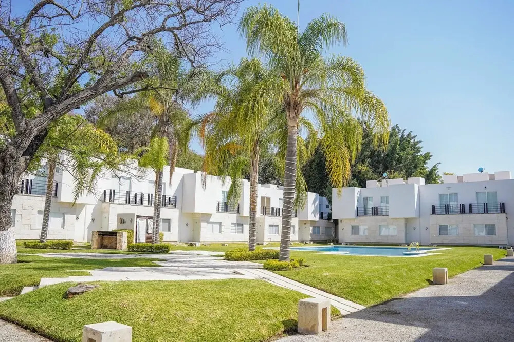 Modern House in Yautepec l Pool & Garden