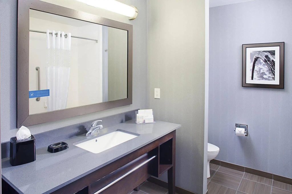 Hampton by Hilton Lansing West