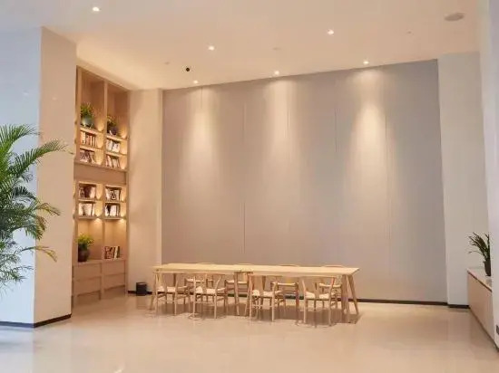 Crown Hotel Junyue