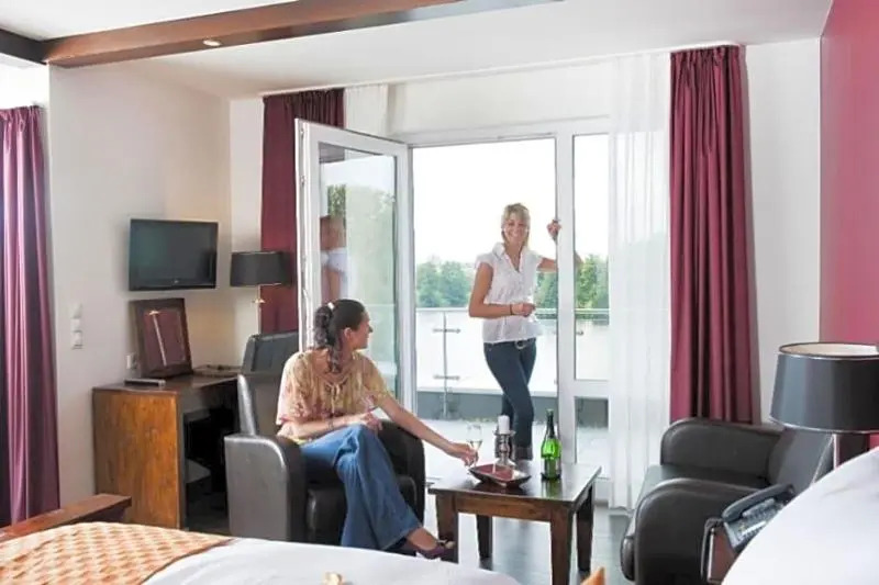 Riverside Hotel