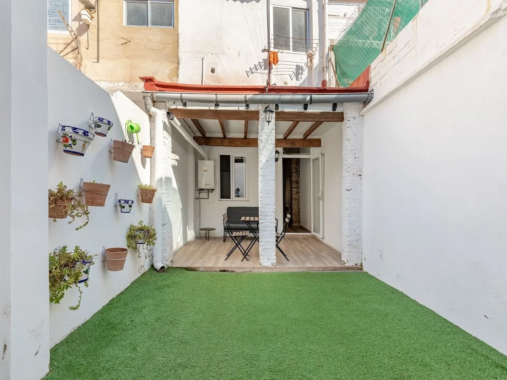 Captivating Holiday Home in Valencia near Sea Beach