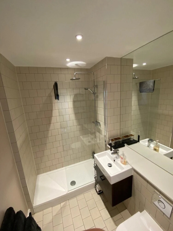 Tasteful 2BD Flat W/open Plan Living - Blackheath!