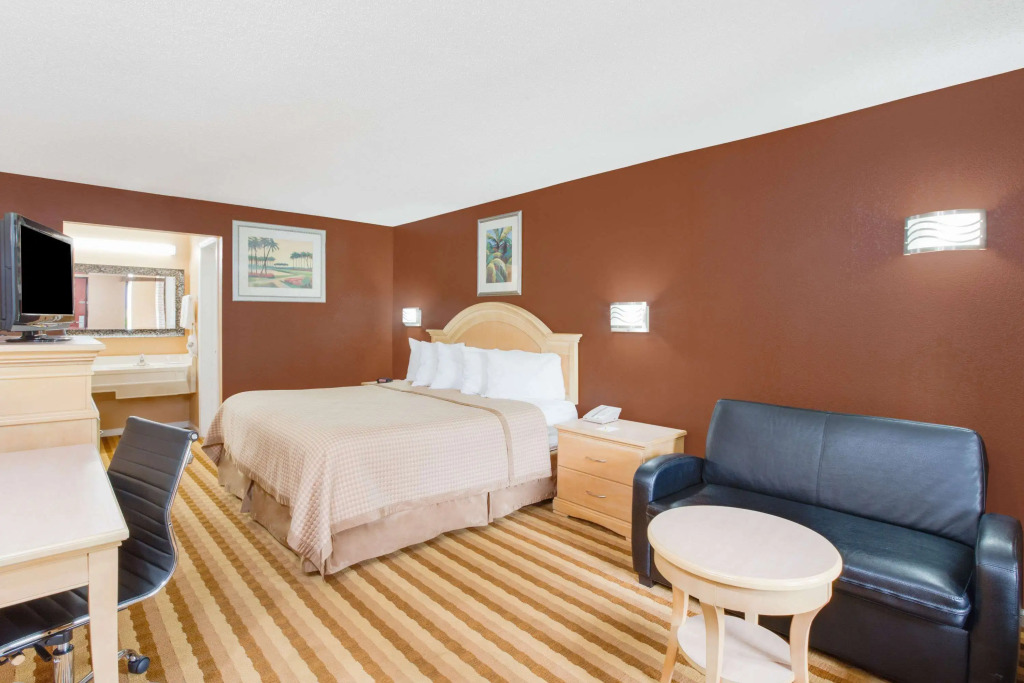 Columbus Inn and Suites