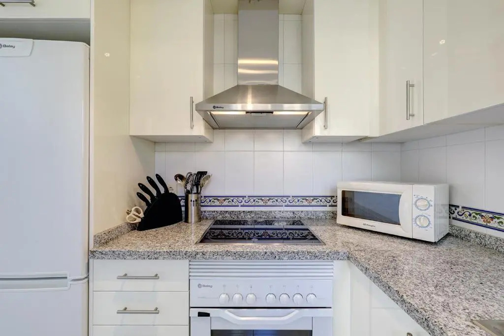 Duquesa Village Apartment - 2 Bed/2 Bath apartment with panoramic sea views