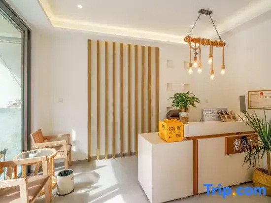 Yiyuan Homestay (Ludingqiao Square Branch)