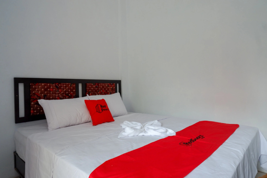 RedDoorz Syariah near Alun Alun Balai Kota Tegal