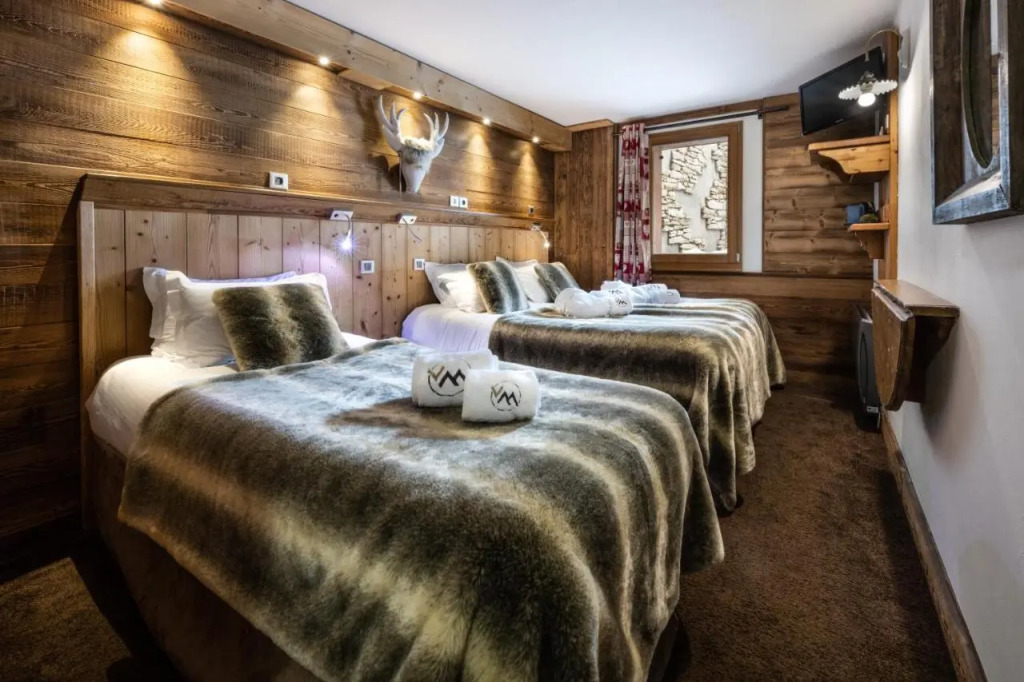 Hotel Ski Lodge
