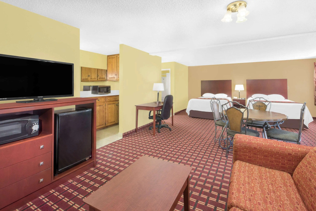 Super 8 by Wyndham Kerrville TX