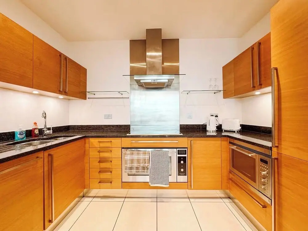 Londonaprt/sleeps6/gym/waterfront/wifi
