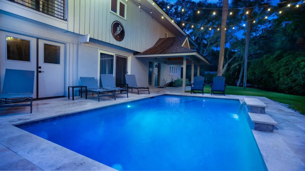 Luxury Beach House - 2min Walk to Beach - Private Pool - Group & Dog Friendly