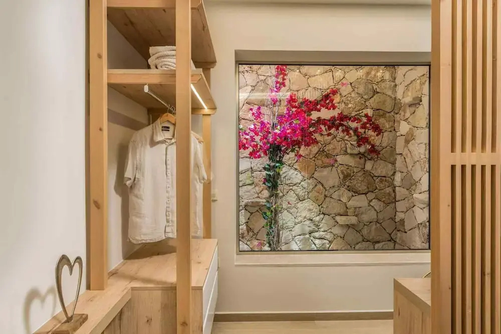 Pietra Cave Suite With Private Pool