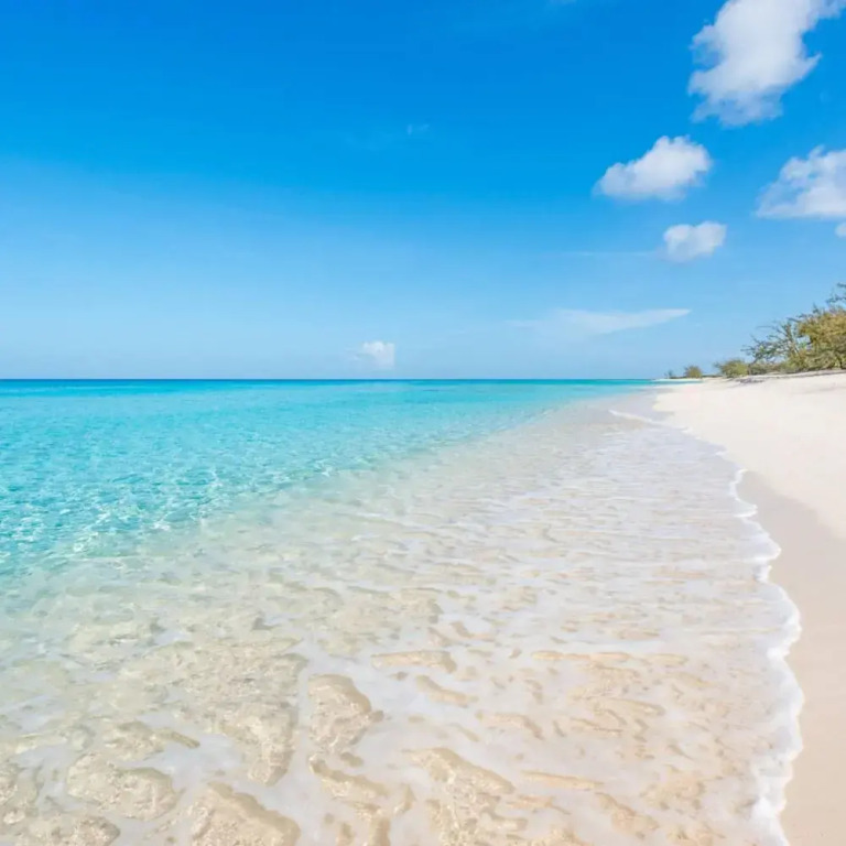 3 Apartments Steps to Beach Free Breakfast