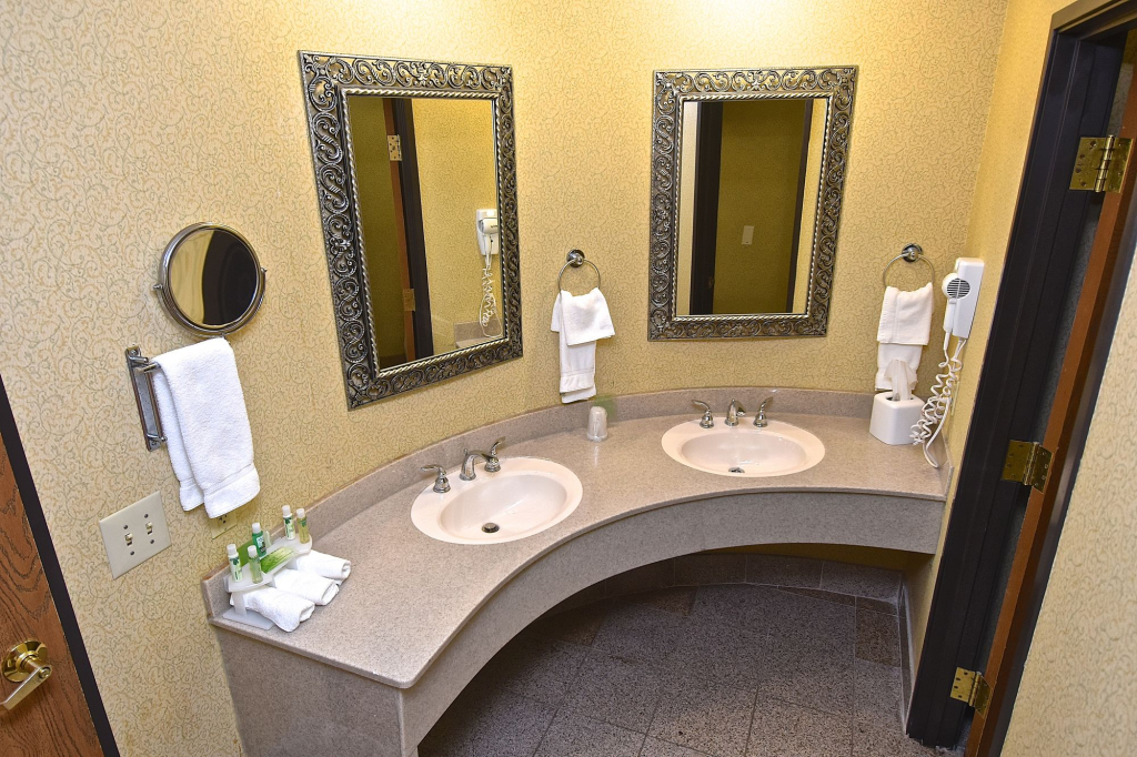 Holiday Inn Express Hotel & Suites Fenton/I-44 by IHG