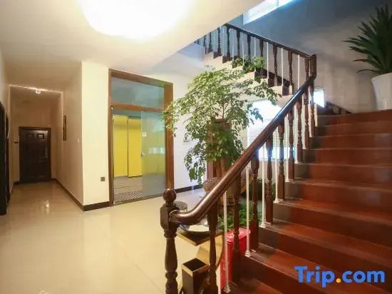 Jiuqinju Rest Xiangyang Audiovisual Homestay (Huaihua High speed Railway  Station Branch)