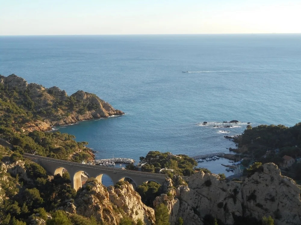 Les Gîtes de la Madrague - vue mer, calanques, Côte Bleue, plage à pied