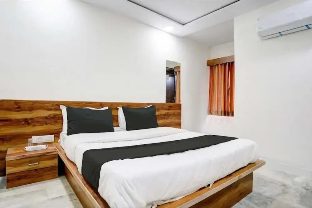 Goroomgo Apollo Vastrapur