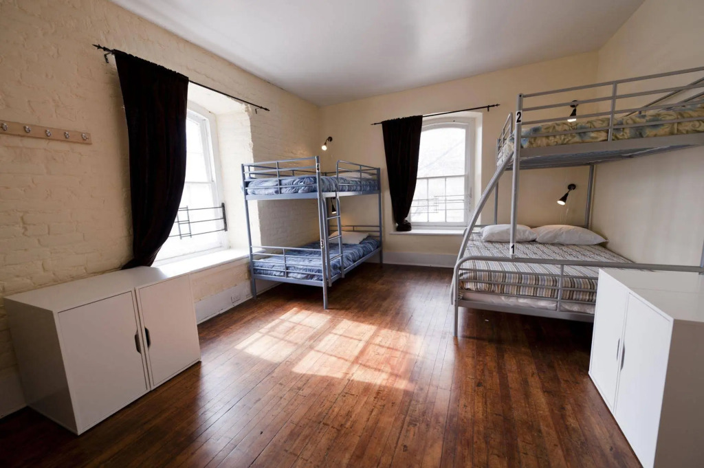 Saintlo Ottawa Jail Hostel
