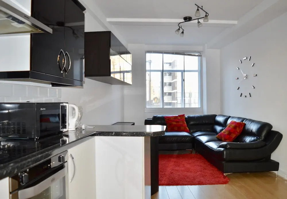 Spacious 3 Bedroom Apartment in Manchester