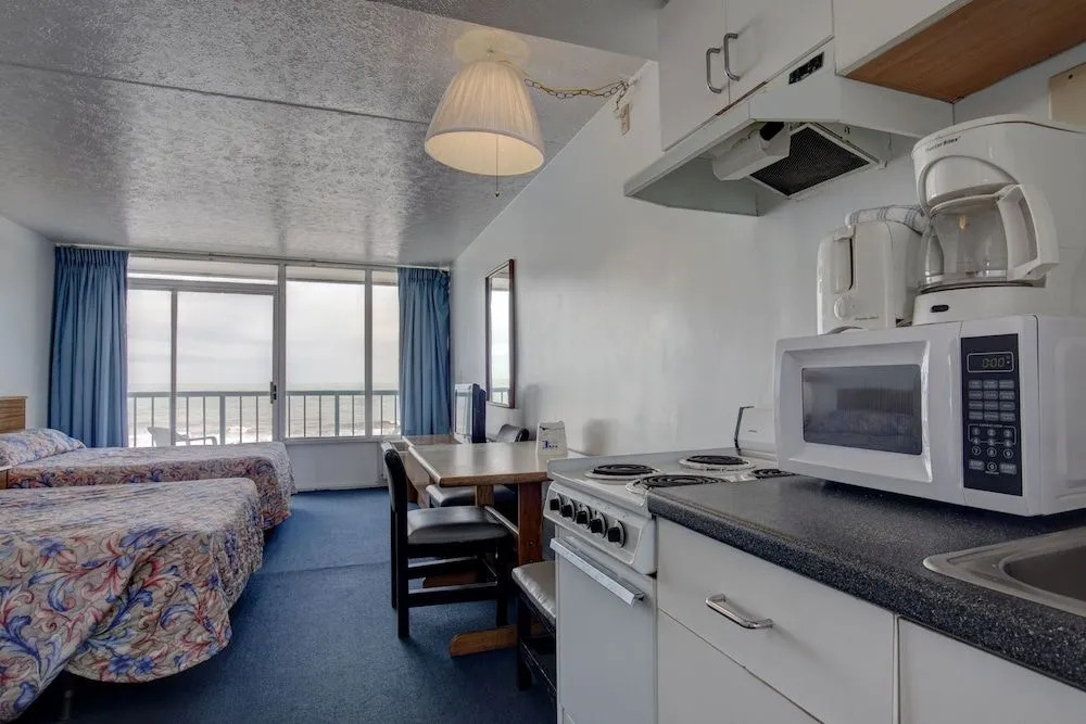 Oceanfront Twilight Surf Hotel