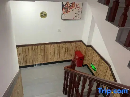 Yaxu Inn (Zhangjiajie Seventy Two Qilou High speed Railway West Station Store）