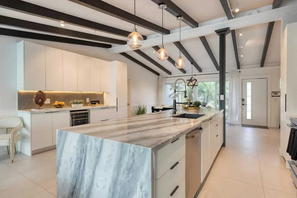 Luxury Waterfront Home w/ Pool, Hot Tub & Dock Near Las Olas Gulfstream