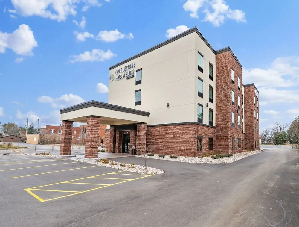 Cobblestone Hotel & Suites - Mosinee