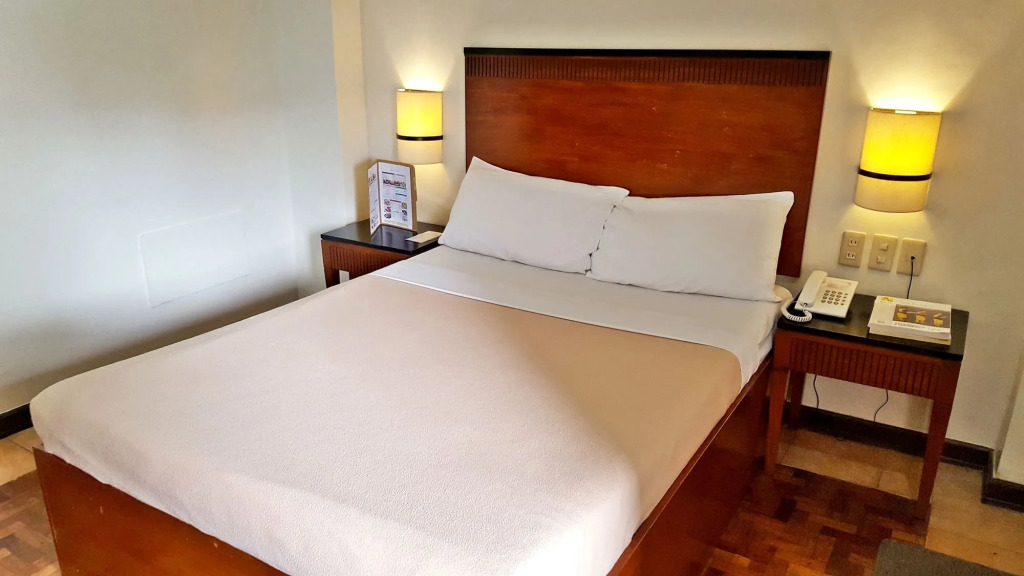Royale Parc Inn & Suites