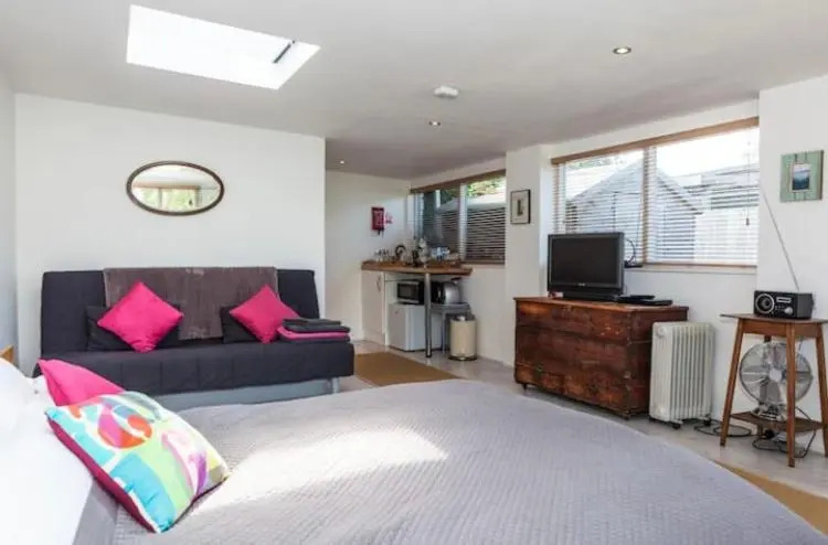 The Studio Christchurch B&B Luxury Garden Room