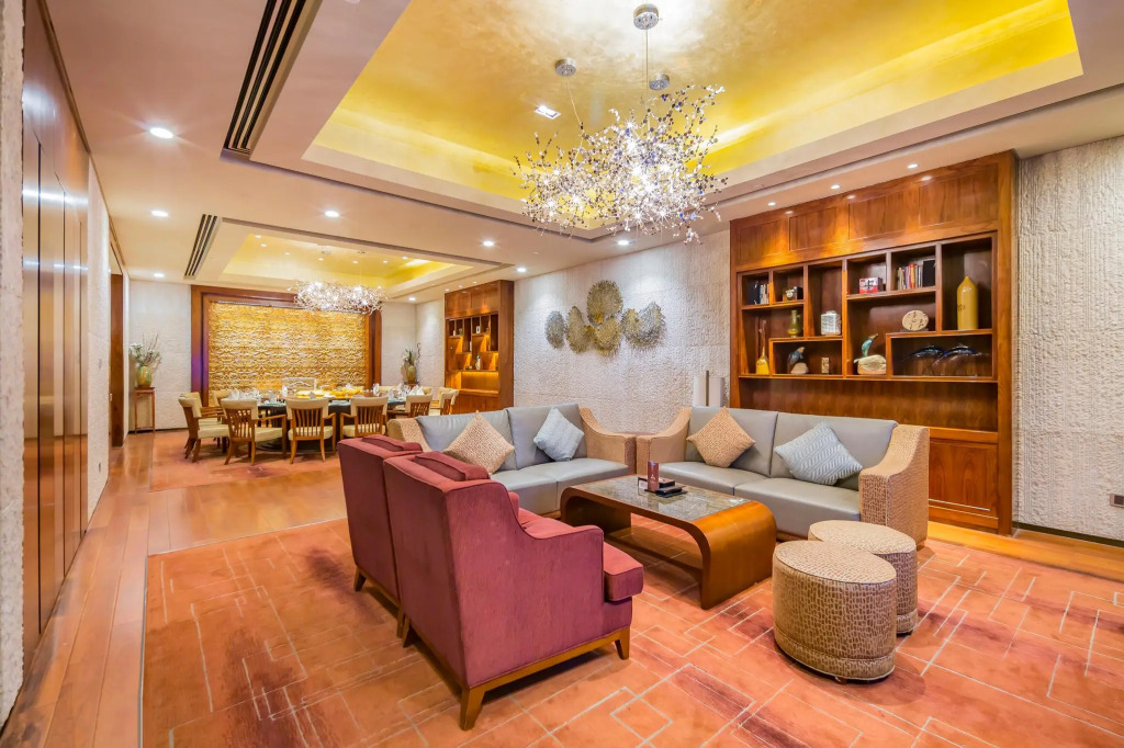 Swan Lakeview Hotel