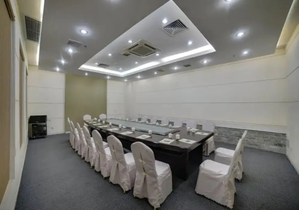 Southeast Huadu Hot Spring Hotel