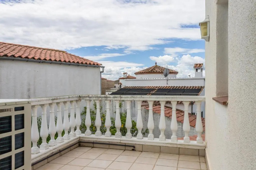 Empurialola -Encantadora Casa con jardin cerca del centro -142