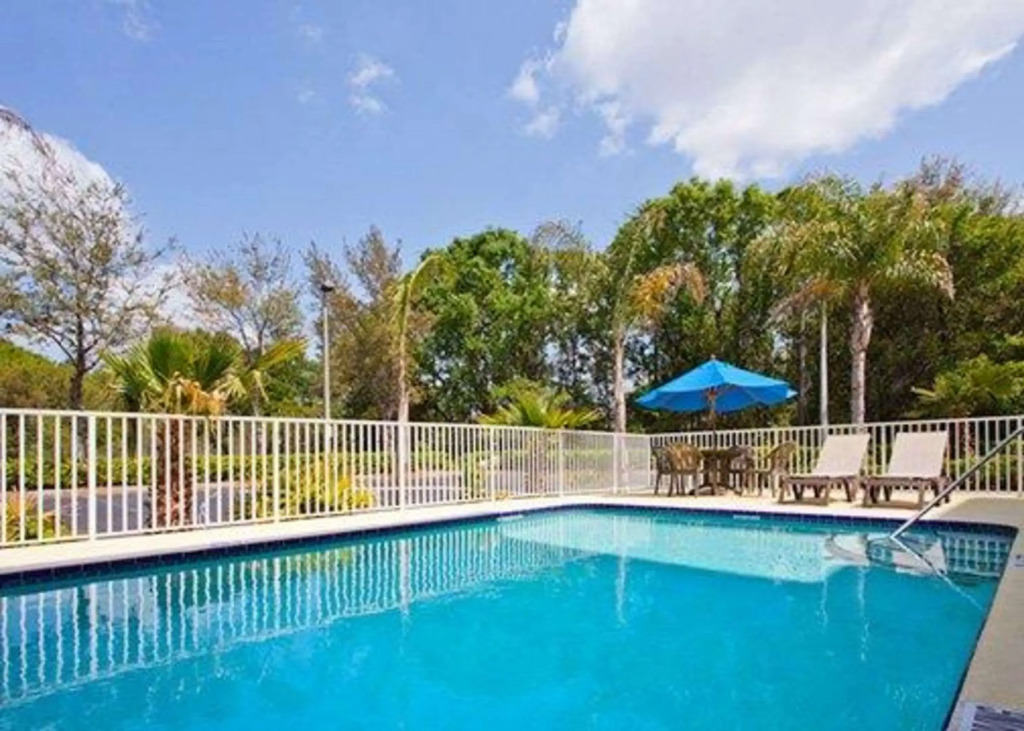 Econo Lodge Wesley Chapel I-75