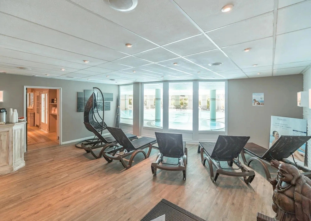 Luxury 4-person Riviera Sanctuary