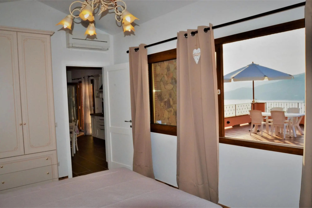 Two semi-detached houses in the immediate vicinity, for a total of three apartments on a 5-acre lot.-Villetta Zuccale 2