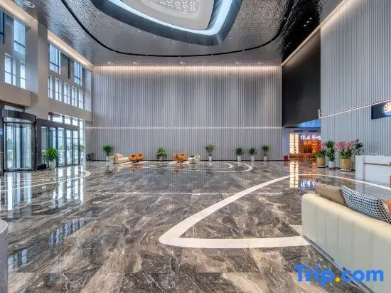Huayue Kaixuan Grand Hotel (Weiye Building Xincheng Bus Station)