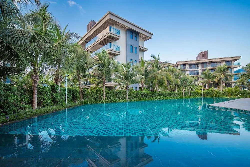Yalong Bay LanSeJiaRi Villa Aprtment