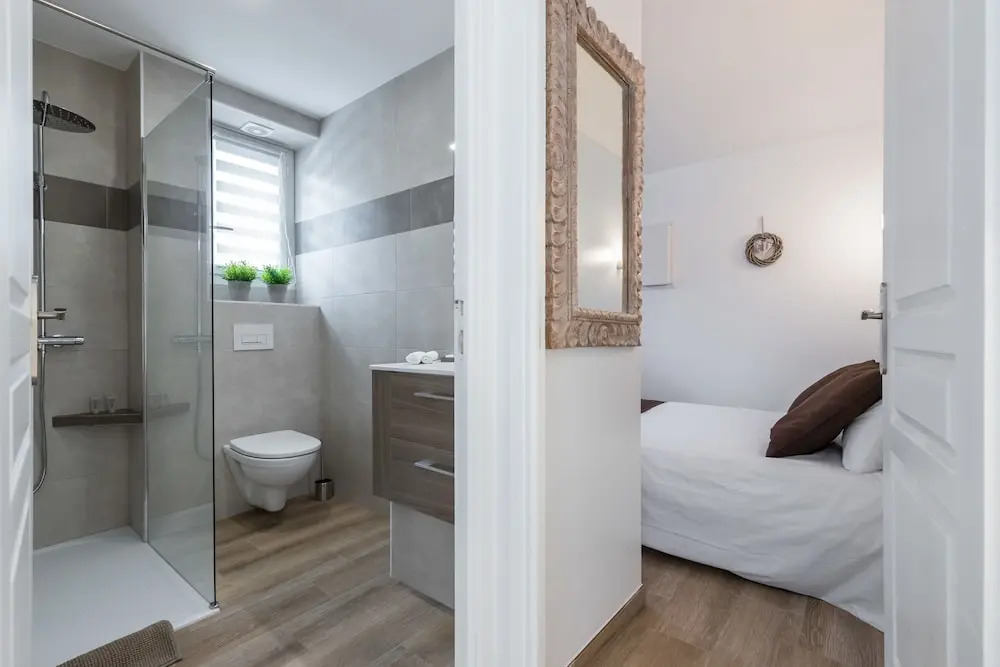 Sleep in Antibes City Center