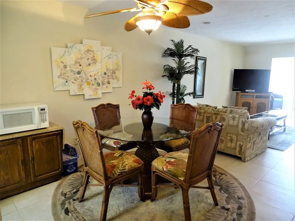 Sunset Royale 208 1 Bedroom 1 Bathroom Apts