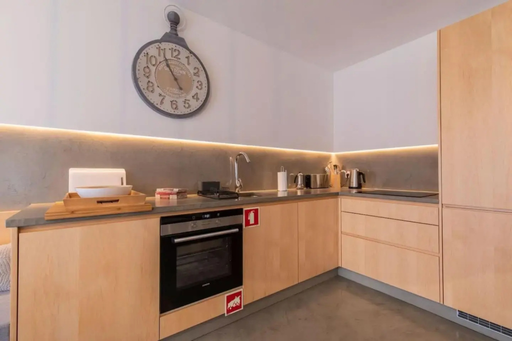 Lovelystay - Sunshine Residence in the Heart of Graça