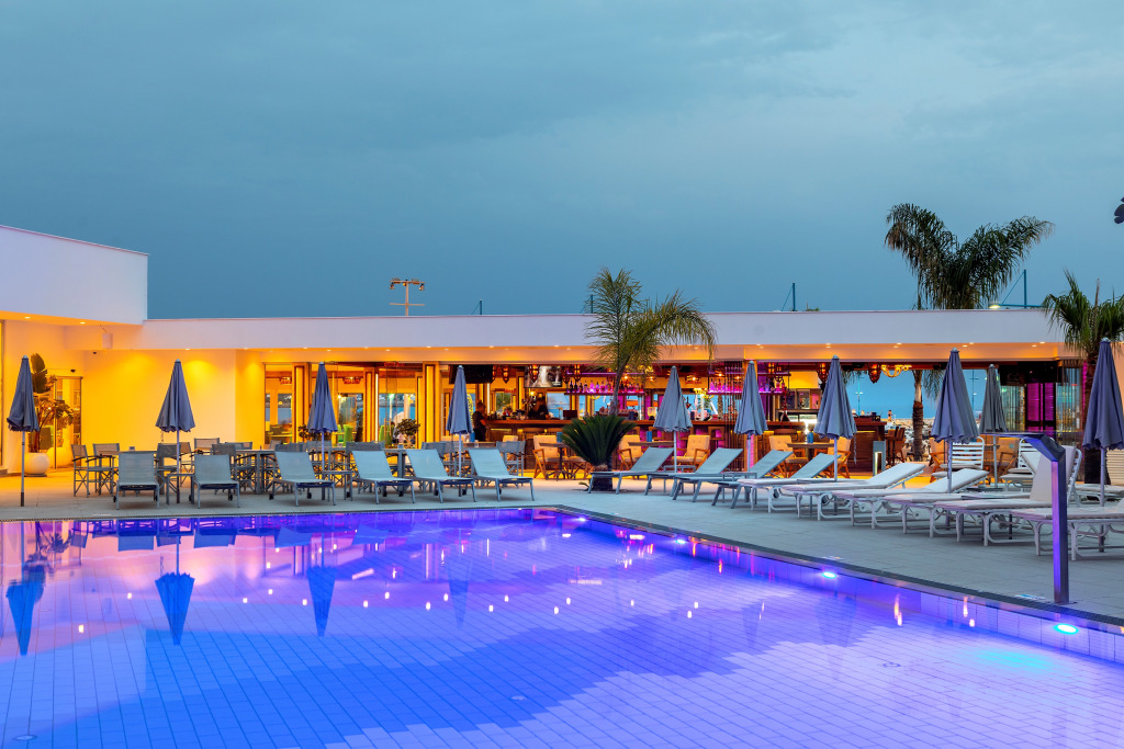Limanaki Beach Hotel & Suites