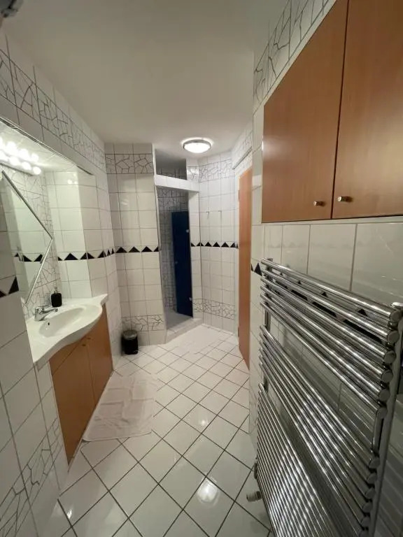 Undertheroof at