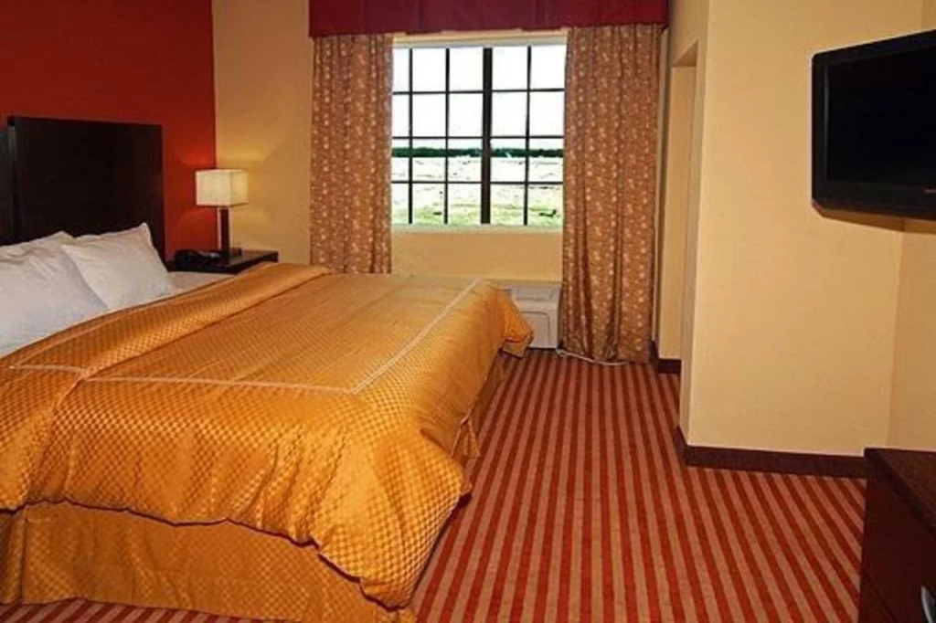 Holiday Inn Express & Suites Bridgeport by IHG