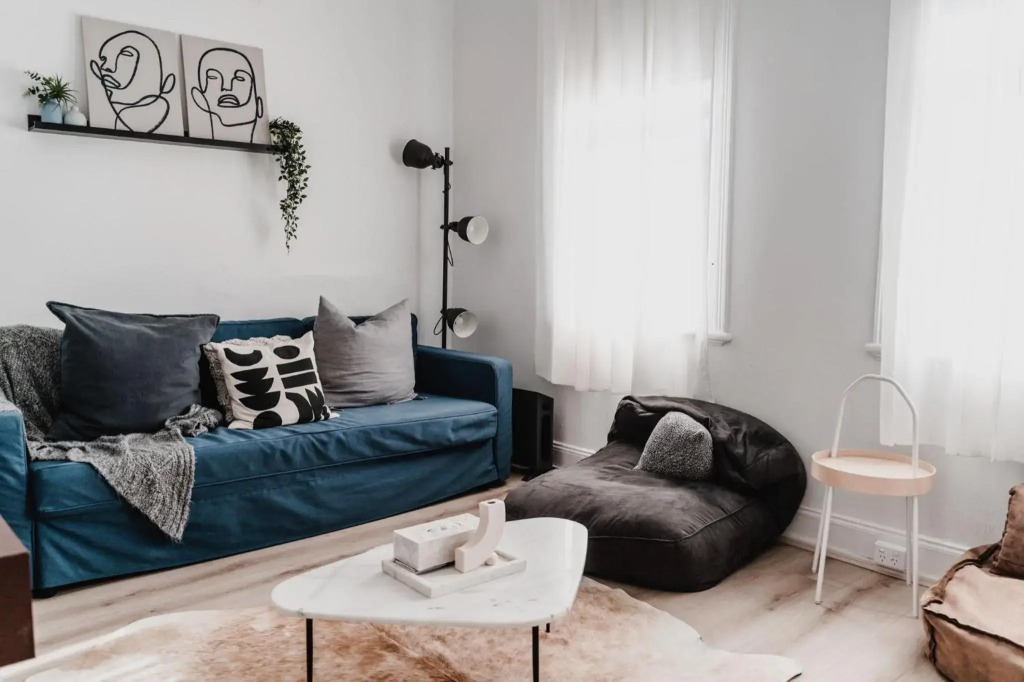 Your home on Smith St Collingwood (With Parking)