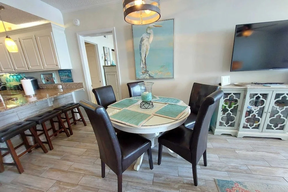 Shoalwater 1102 3 Bedroom Condo by RedAwning