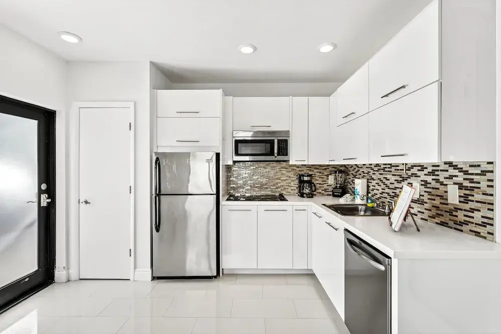Sleek Kitchenette Queen Bed